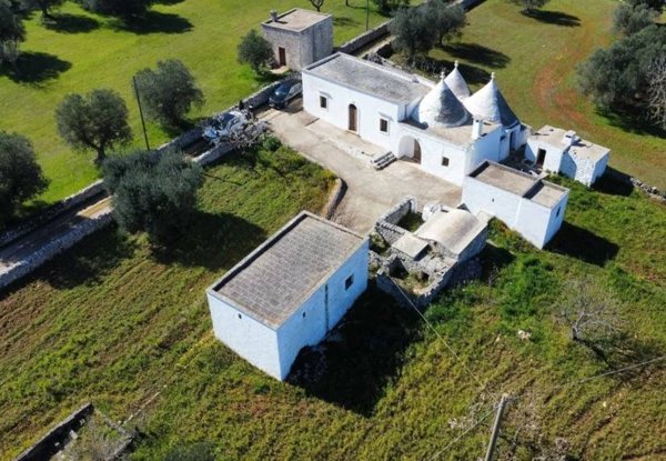 casa indipendente in vendita a Cisternino
