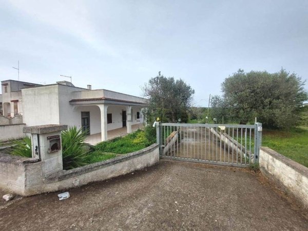 casa indipendente in vendita a Cisternino in zona Casalini