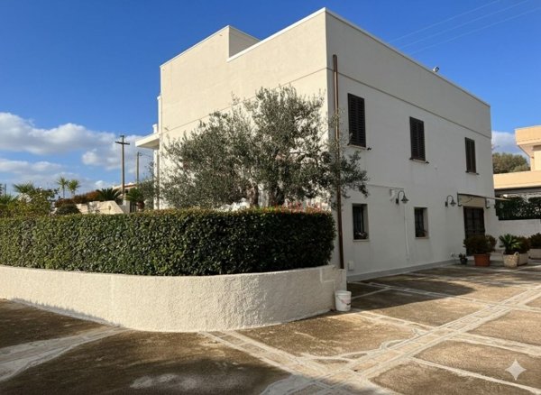 casa indipendente in vendita a Cisternino