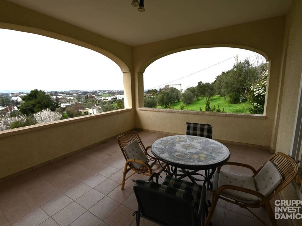 casa indipendente in vendita a Cisternino