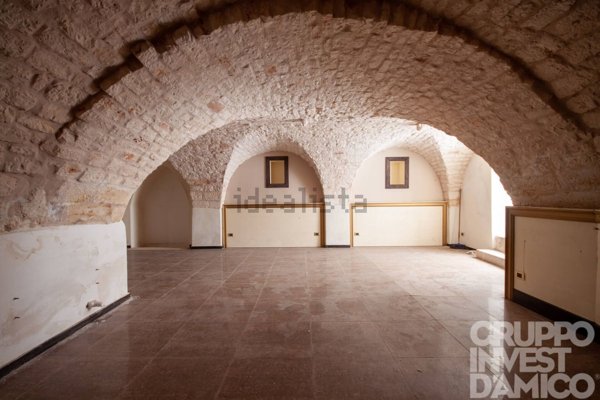 locale commerciale in vendita a Cisternino