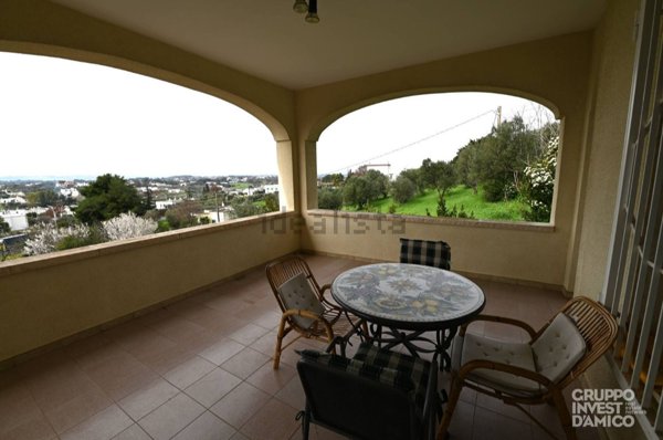 casa indipendente in vendita a Cisternino