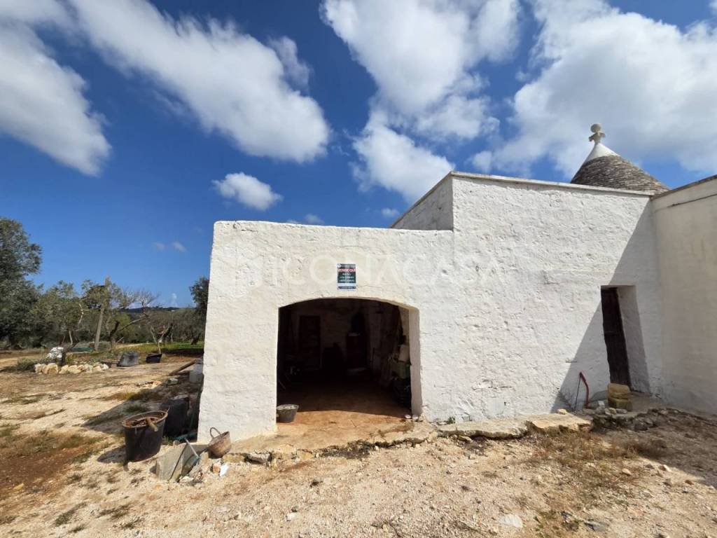 casa indipendente in vendita a Cisternino in zona Casalini