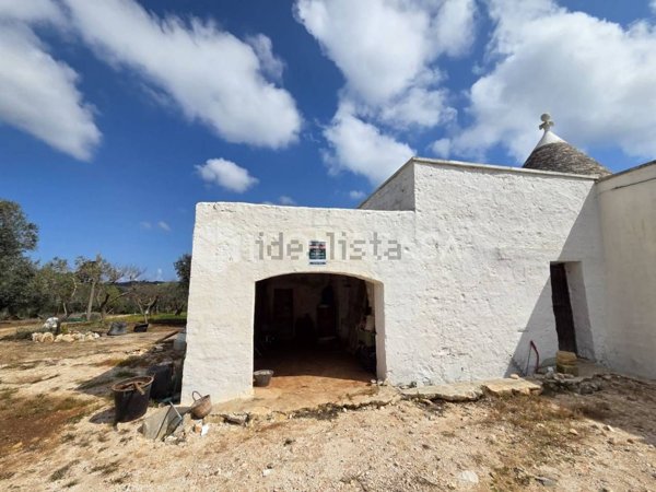 casa semindipendente in vendita a Cisternino in zona Casalini
