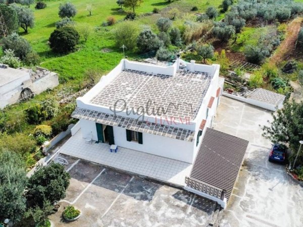 casa indipendente in vendita a Cisternino