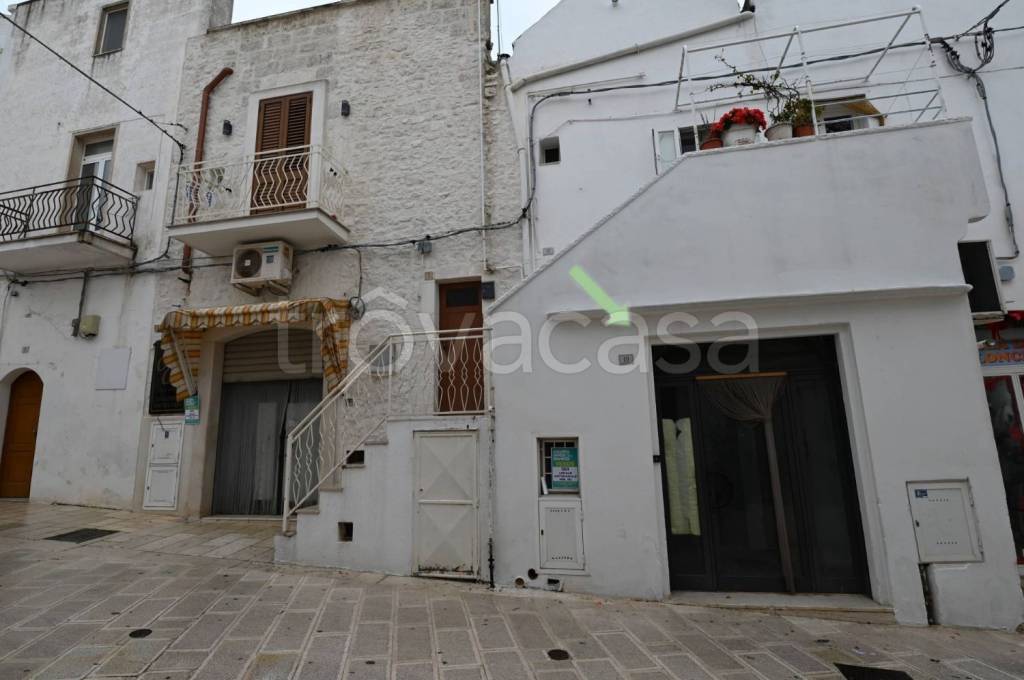 negozio in vendita a Cisternino