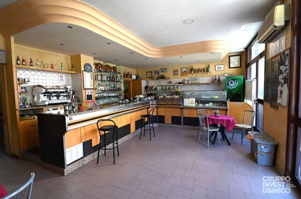 locale commerciale in vendita a Cisternino