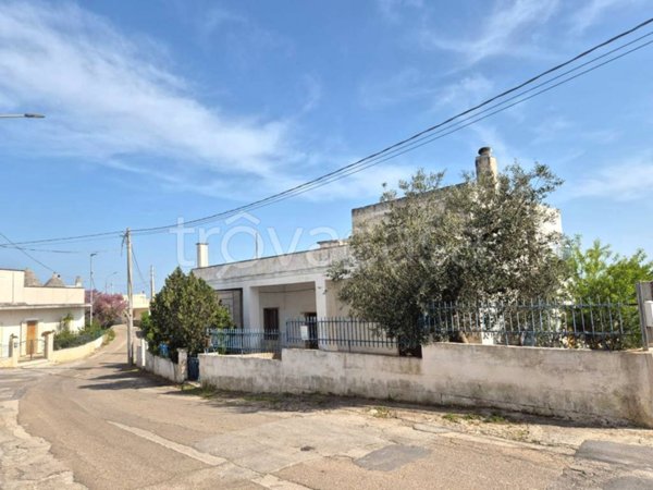 casa indipendente in vendita a Cisternino in zona Caranna