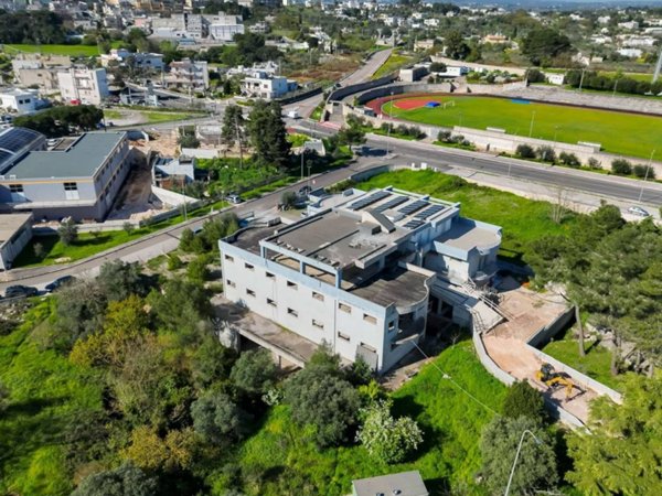 negozio in vendita a Cisternino