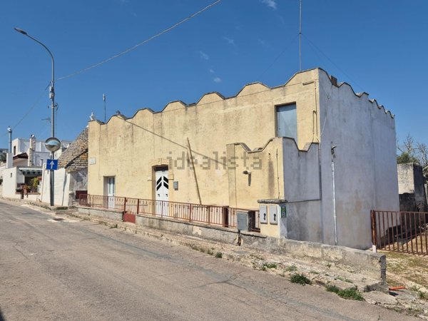 casa indipendente in vendita a Cisternino in zona Caranna