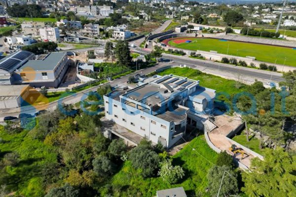 negozio in vendita a Cisternino