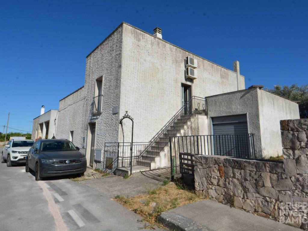 casa indipendente in vendita a Cisternino in zona Marinelli