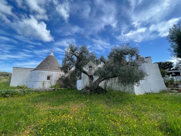 casa indipendente in vendita a Cisternino in zona Casalini