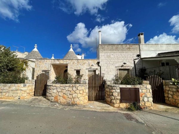 casa indipendente in vendita a Cisternino in zona Casalini