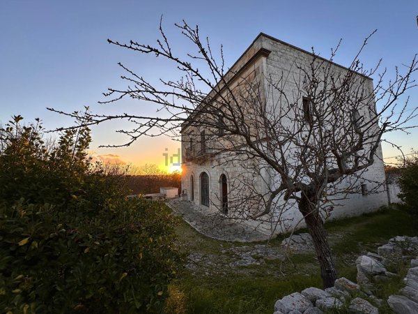 casa indipendente in vendita a Cisternino