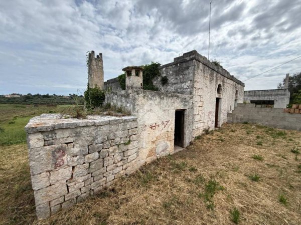 casa indipendente in vendita a Cisternino in zona Casalini