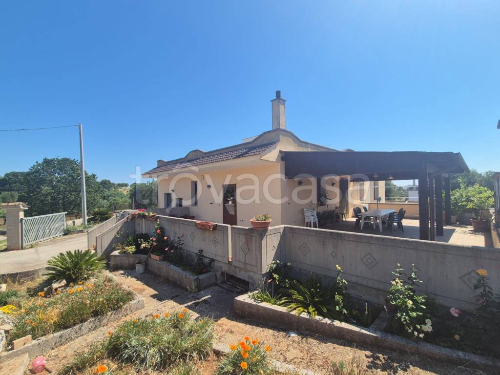 casa indipendente in vendita a Cisternino
