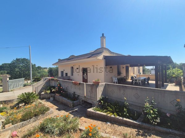 casa indipendente in vendita a Cisternino
