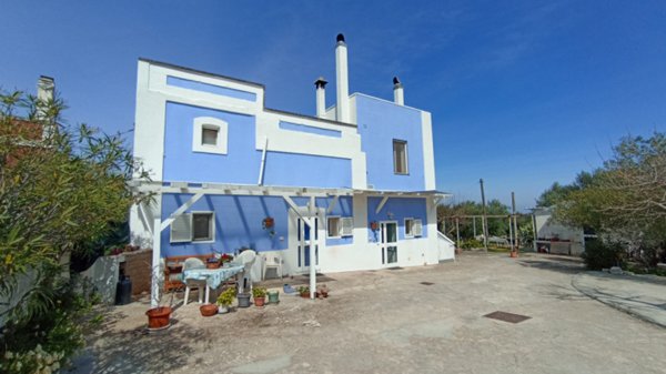 casa indipendente in vendita a Cisternino in zona Caranna