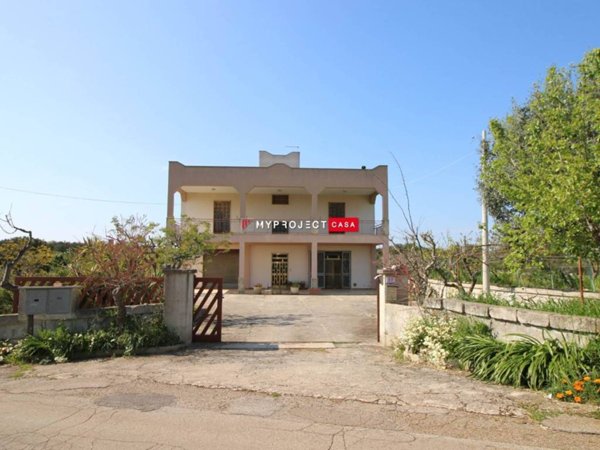 casa indipendente in vendita a Cisternino in zona Casalini