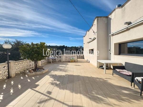 casa indipendente in vendita a Cisternino
