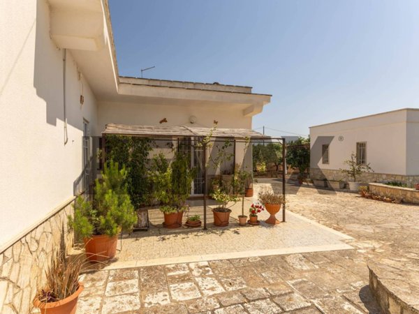 casa indipendente in vendita a Cisternino