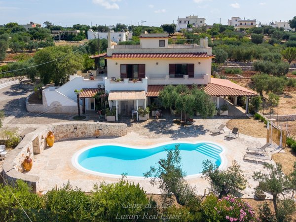 casa indipendente in vendita a Cisternino in zona Casalini