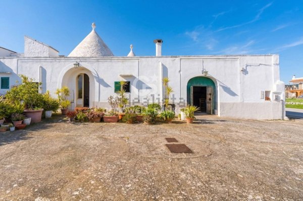 esavano in vendita a Cisternino