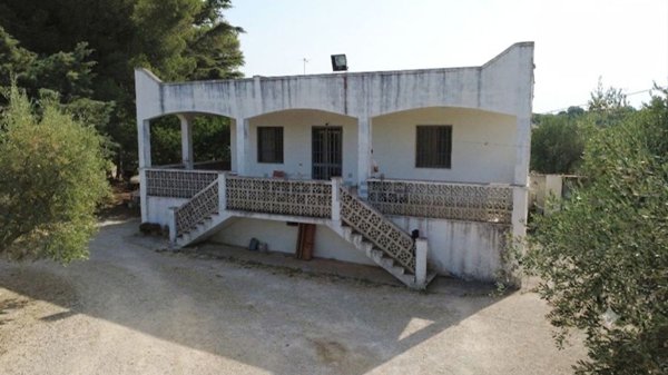 casa indipendente in vendita a Cisternino