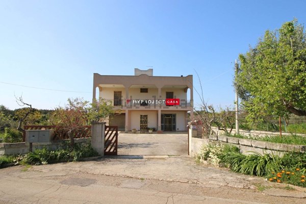 casa indipendente in vendita a Cisternino