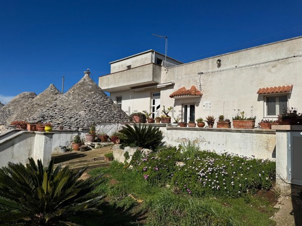 casa indipendente in vendita a Cisternino in zona Caranna