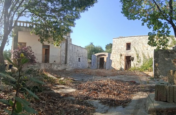 casale in vendita a Cisternino in zona Caranna