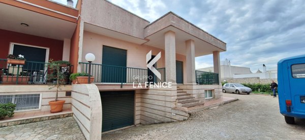 casa indipendente in vendita a Cisternino in zona Caranna