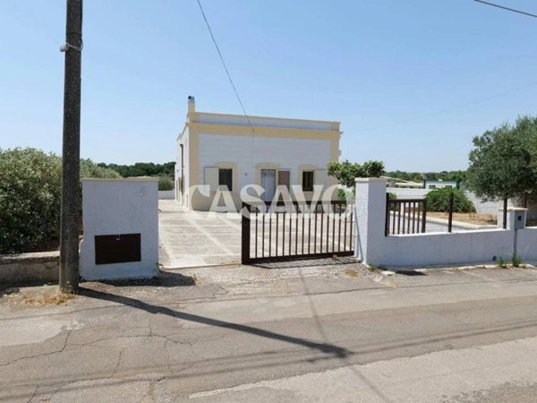 casa indipendente in vendita a Cisternino in zona Caranna