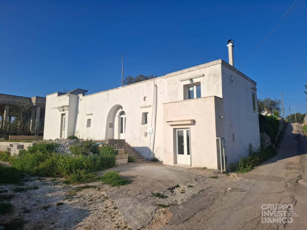 casa indipendente in vendita a Cisternino in zona Casalini