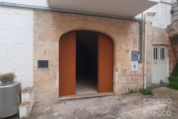 locale di sgombero in vendita a Cisternino