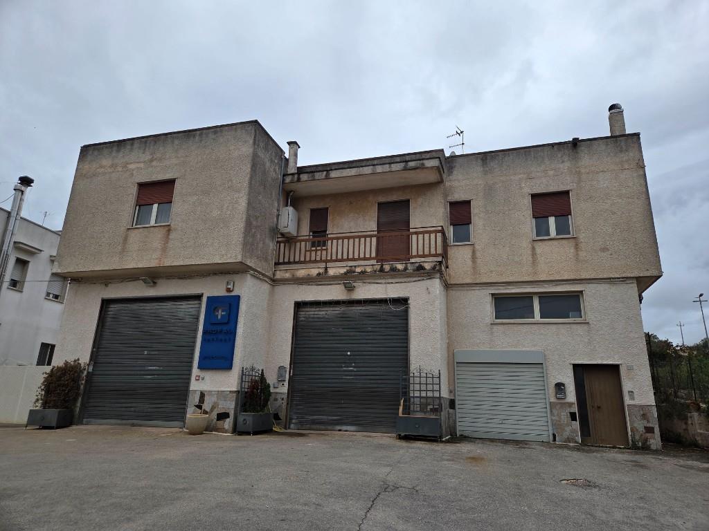 casa indipendente in vendita a Cisternino in zona Casalini