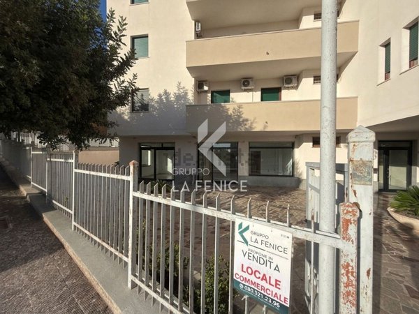 locale commerciale in vendita a Cisternino