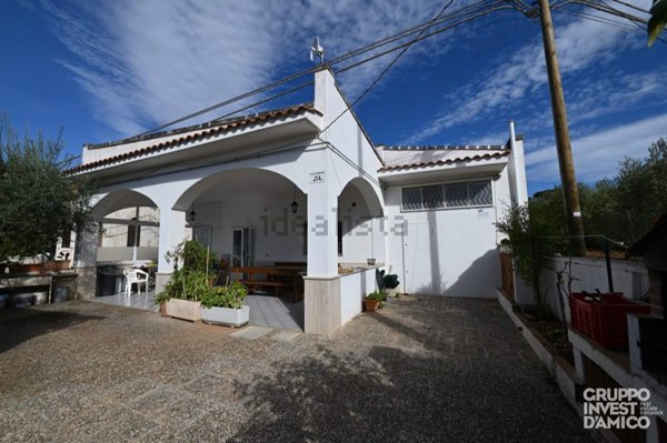 casa indipendente in vendita a Cisternino