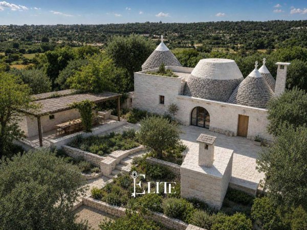 casa indipendente in vendita a Cisternino in zona Casalini
