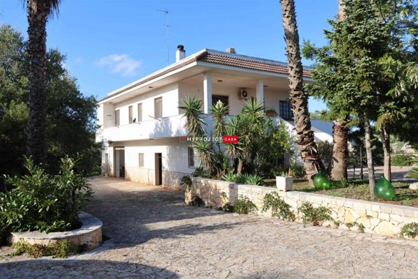 casa indipendente in vendita a Cisternino