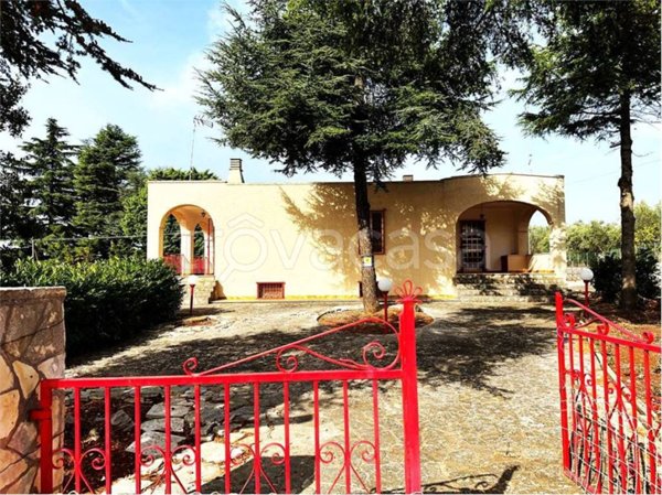 casa indipendente in vendita a Fasano
