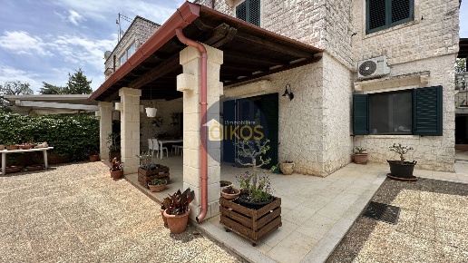 casa indipendente in vendita a Fasano