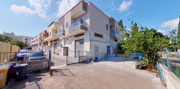 locale di sgombero in vendita a Fasano