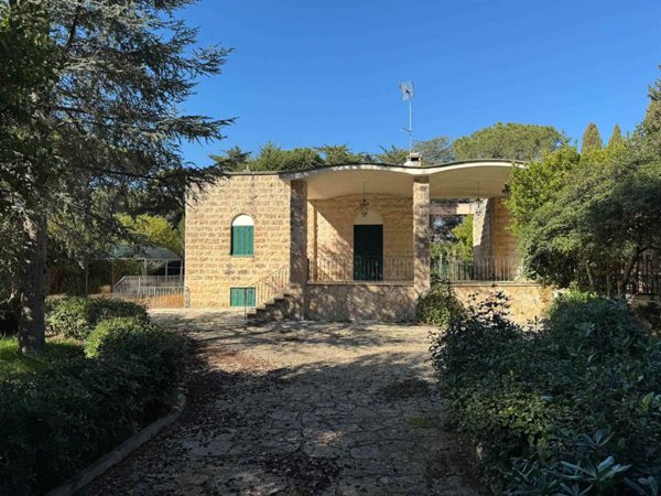 casa indipendente in vendita a Fasano