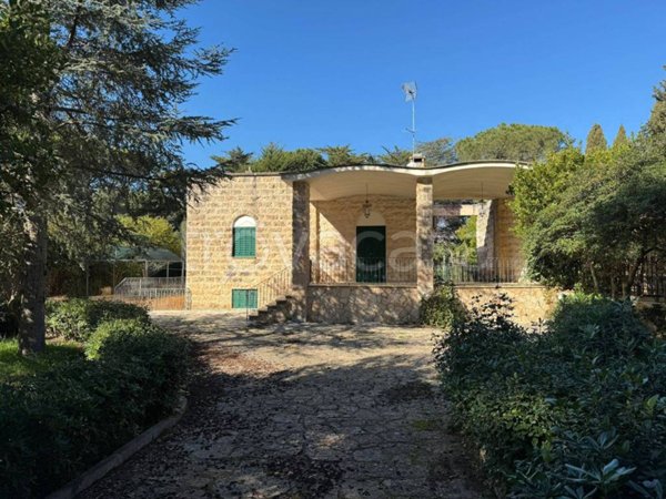 casa indipendente in vendita a Fasano