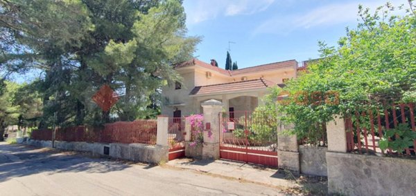 casa indipendente in vendita a Fasano
