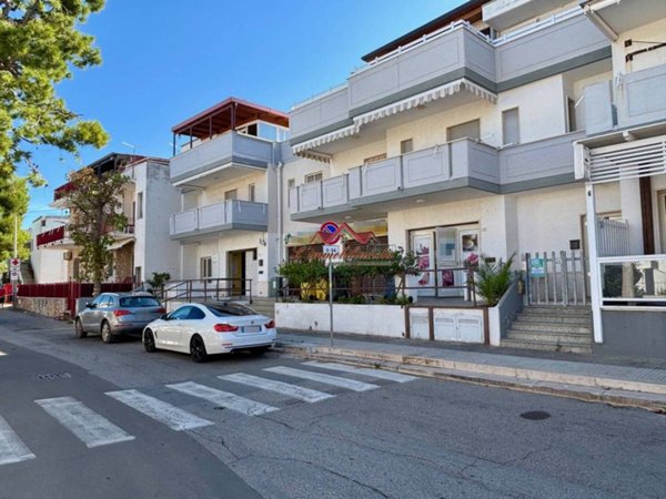 negozio in vendita a Fasano in zona Torre Canne
