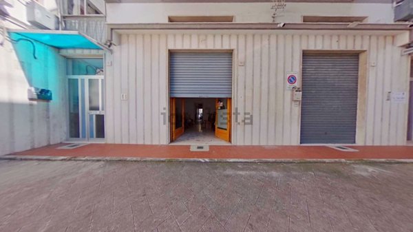 locale commerciale in vendita a Fasano