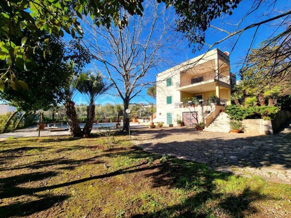 casa indipendente in vendita a Fasano in zona Savelletri